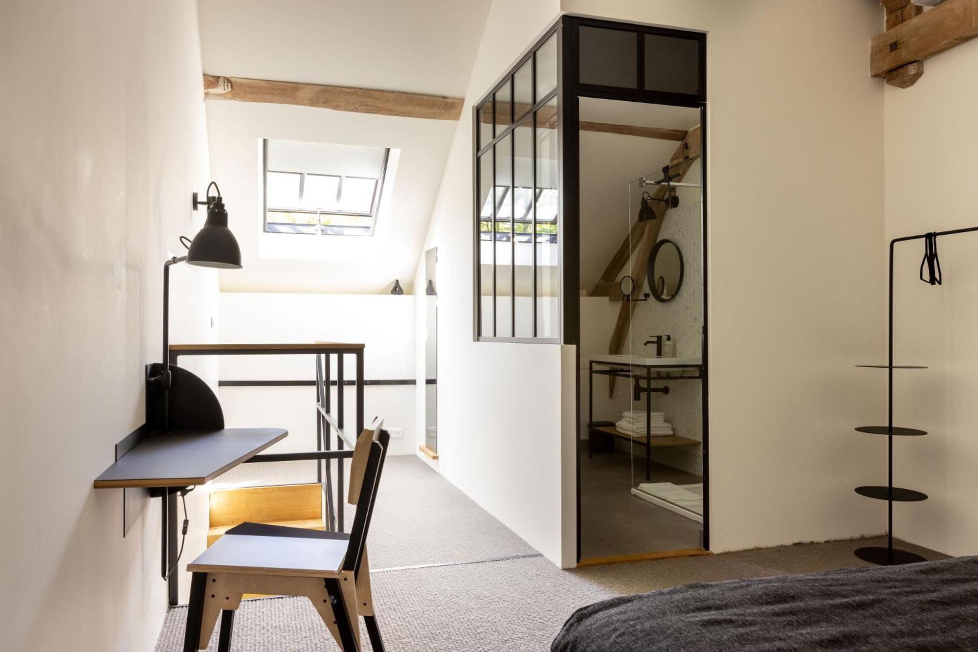 Chateau De La Resle - Design Hotels Montigny-la-Resle Room photo