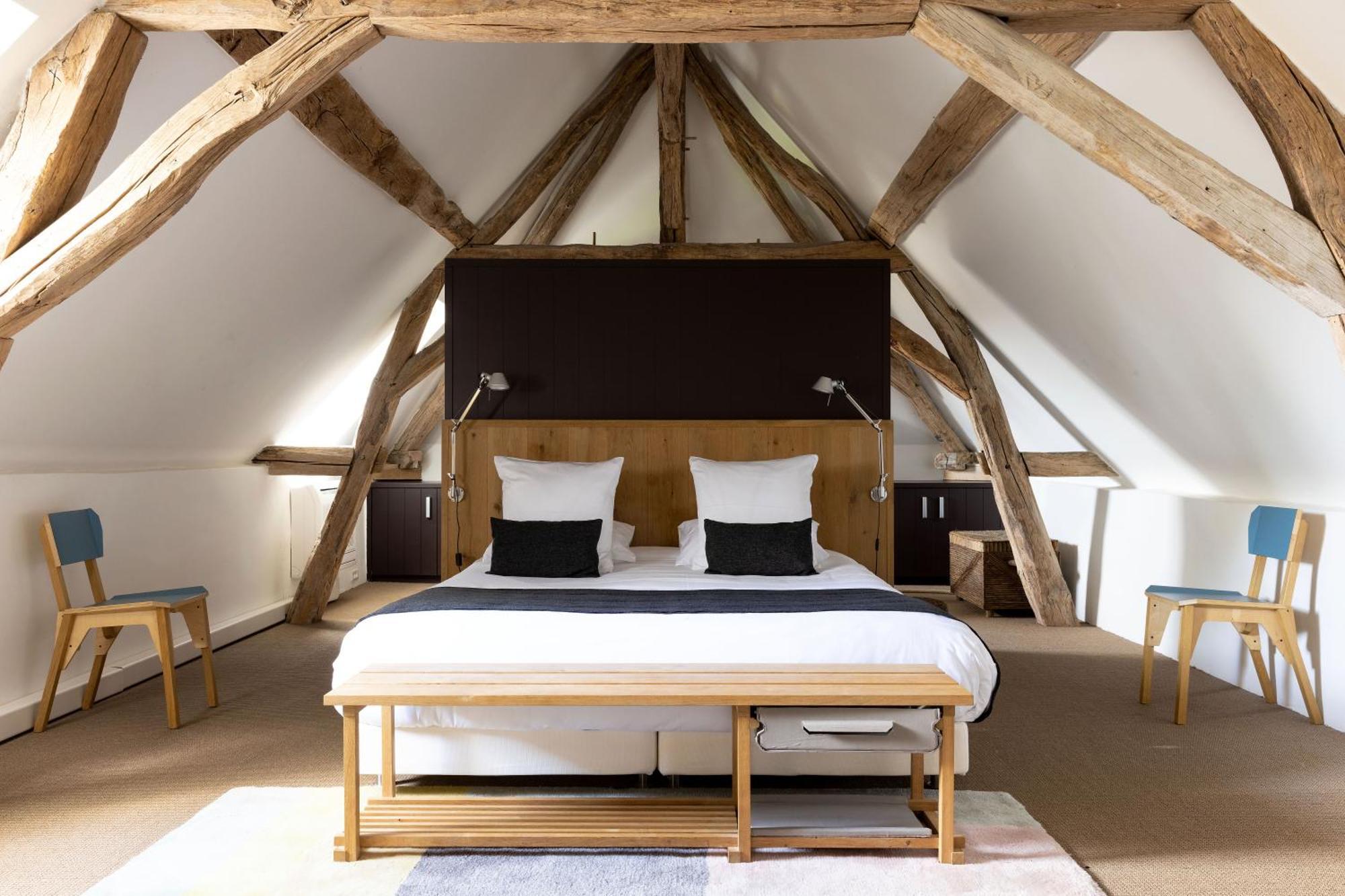Chateau De La Resle - Design Hotels Montigny-la-Resle Room photo