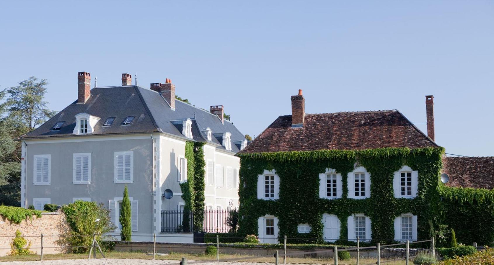 Chateau De La Resle - Design Hotels Montigny-la-Resle Room photo
