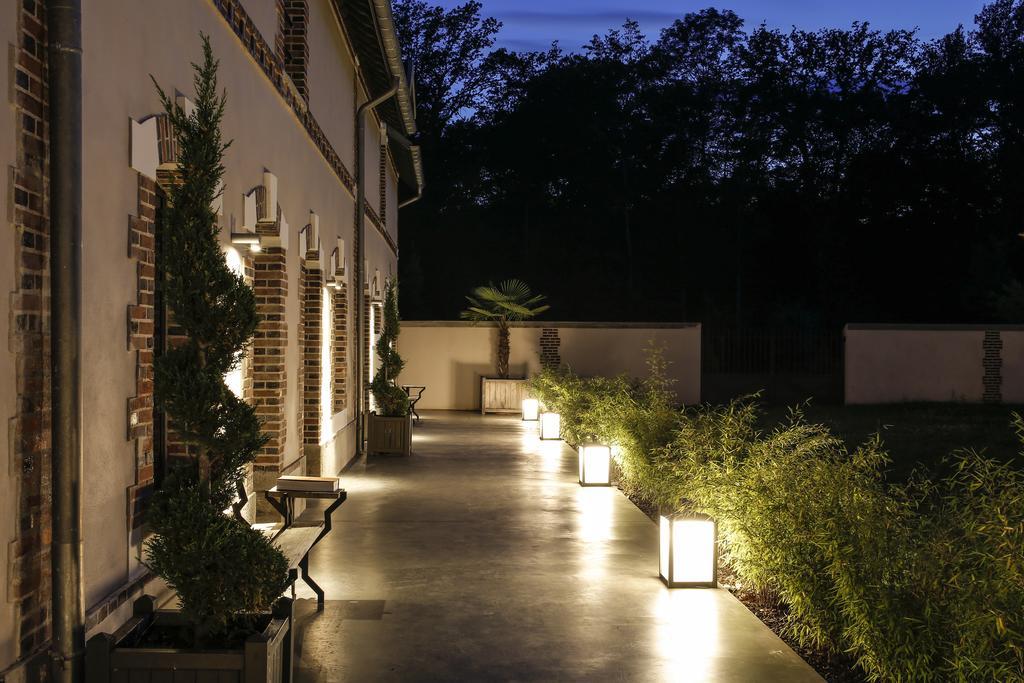 Chateau De La Resle - Design Hotels Montigny-la-Resle Exterior photo