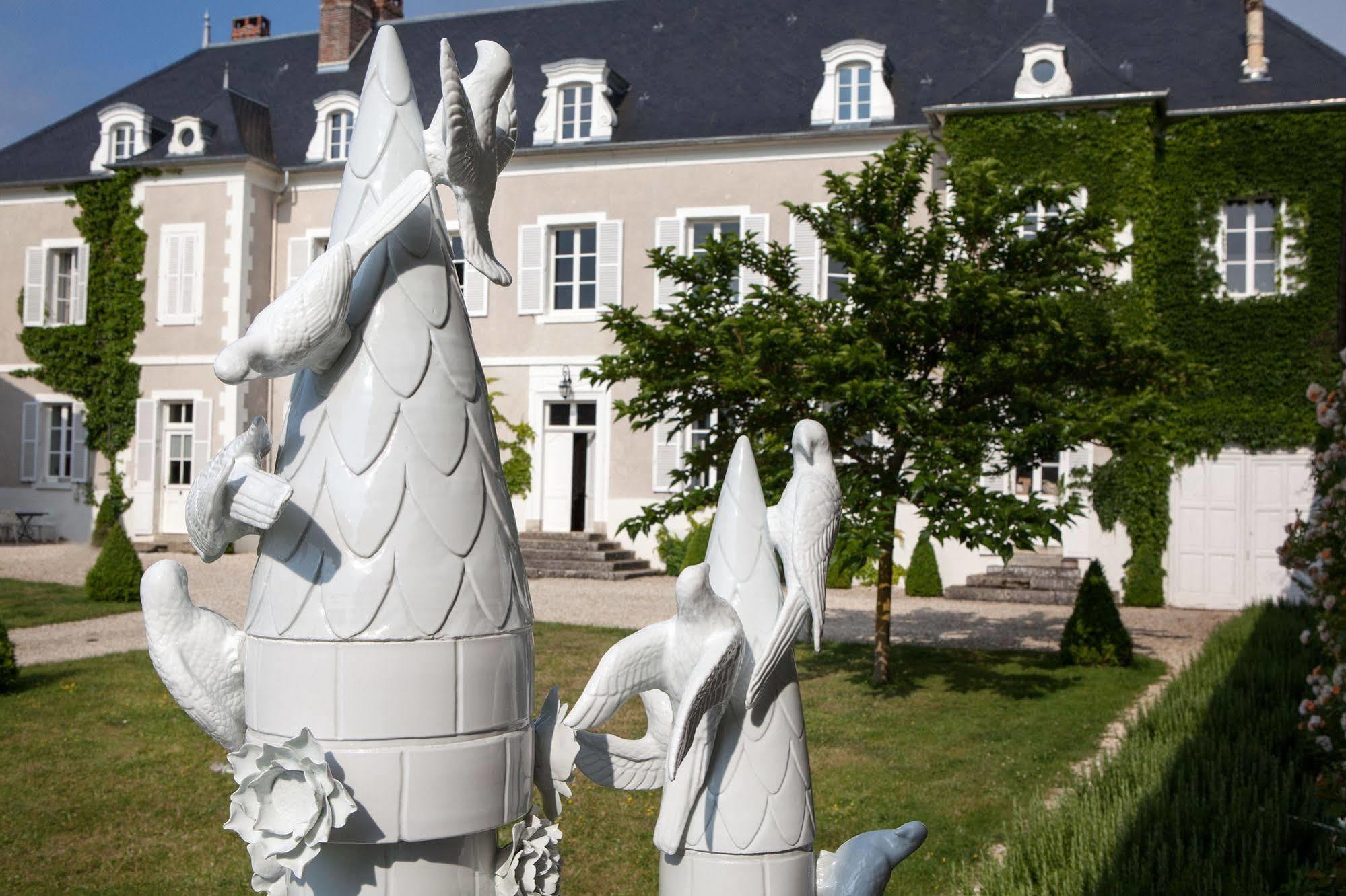 Chateau De La Resle - Design Hotels Montigny-la-Resle Exterior photo